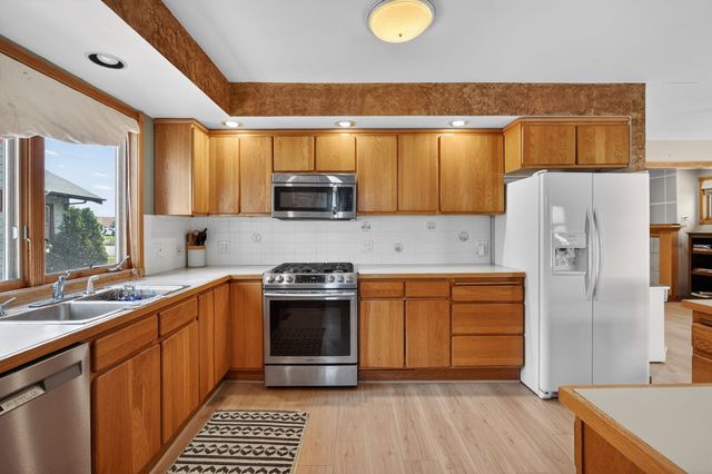 4221 Hickman Road, Des Moines, IA 50310