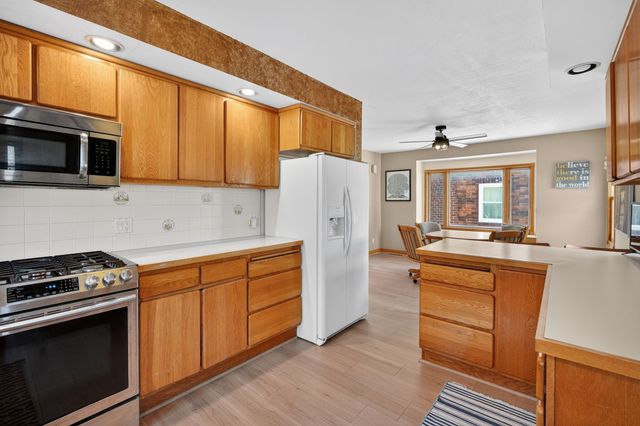 4221 Hickman Road, Des Moines, IA 50310