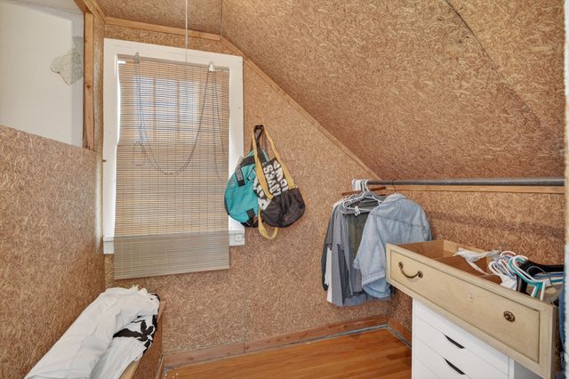 4221 Hickman Road, Des Moines, IA 50310