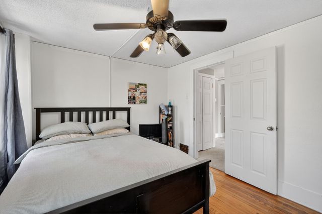 4221 Hickman Road, Des Moines, IA 50310