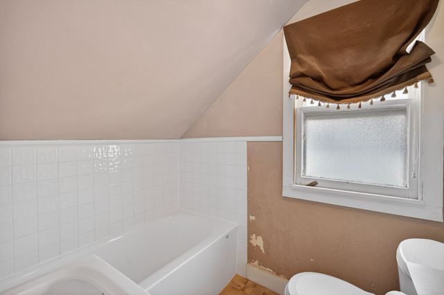 4221 Hickman Road, Des Moines, IA 50310