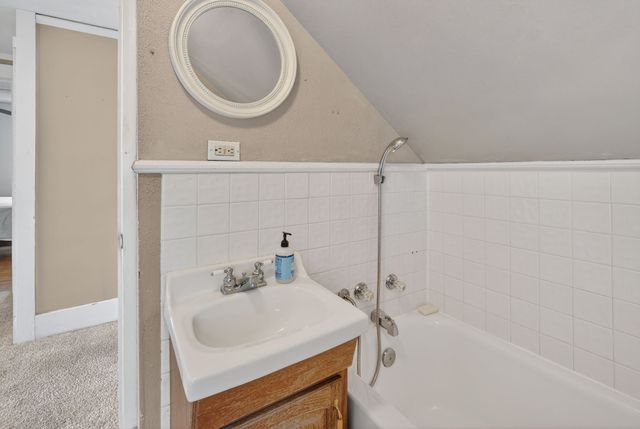 4221 Hickman Road, Des Moines, IA 50310