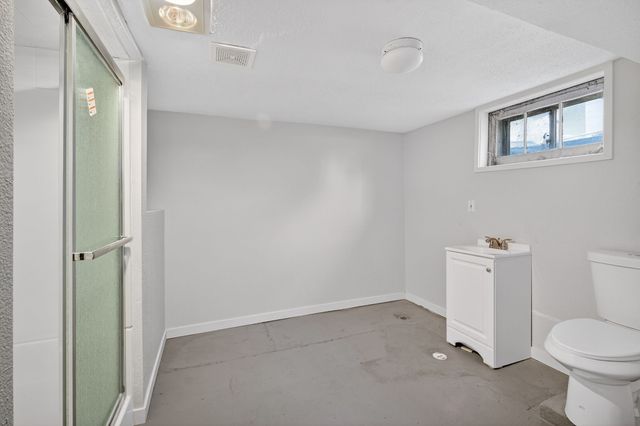 4221 Hickman Road, Des Moines, IA 50310