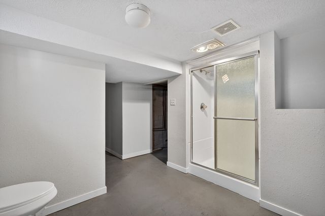 4221 Hickman Road, Des Moines, IA 50310