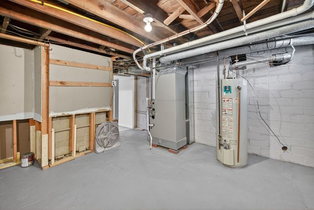 4221 Hickman Road, Des Moines, IA 50310