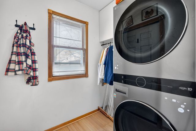 4221 Hickman Road, Des Moines, IA 50310