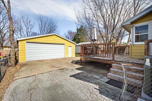 4221 Hickman Road, Des Moines, IA 50310