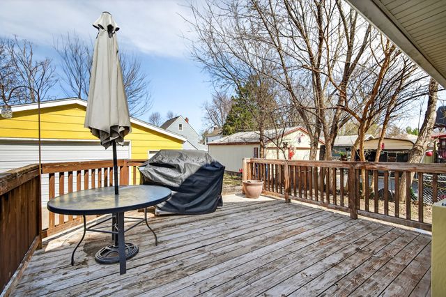 4221 Hickman Road, Des Moines, IA 50310