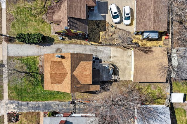 4221 Hickman Road, Des Moines, IA 50310