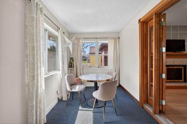 4221 Hickman Road, Des Moines, IA 50310