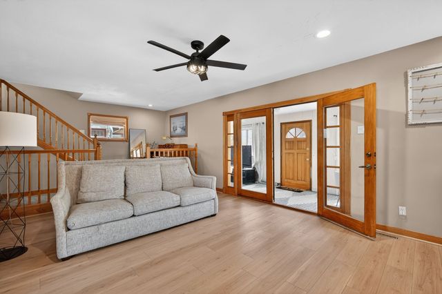 4221 Hickman Road, Des Moines, IA 50310