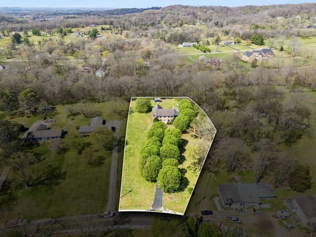 1141 John Sharp Rd, Columbia, TN 38401