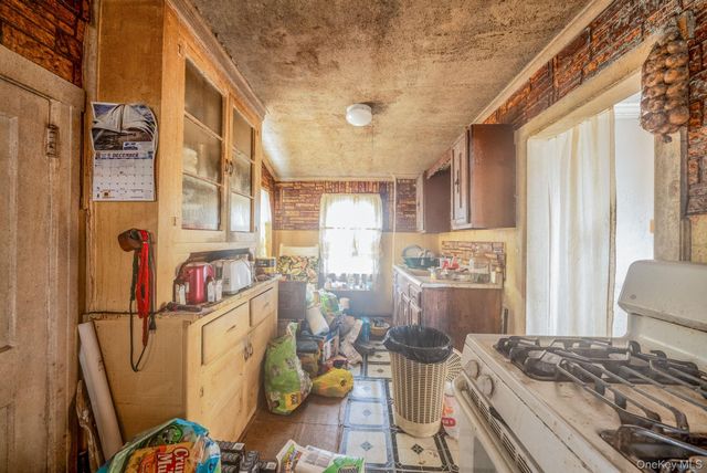 633 Hill Street, Uniondale, NY 11553