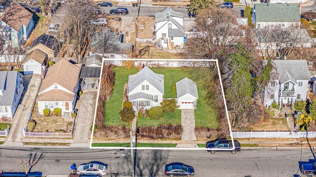 633 Hill Street, Uniondale, NY 11553