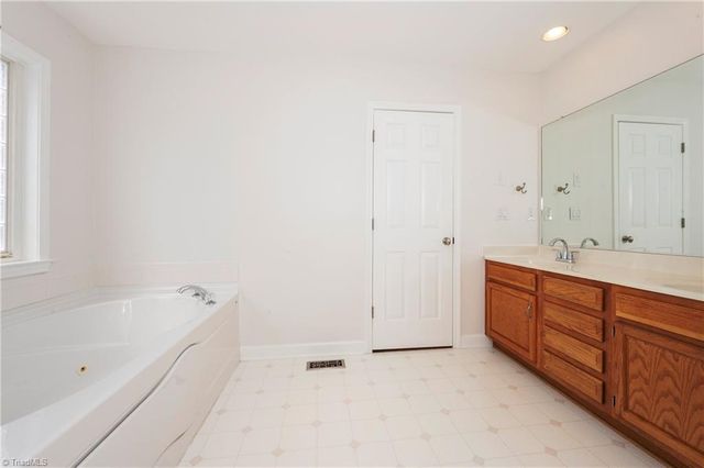 175 Millers Crossing Court, Winston-salem, NC 27103