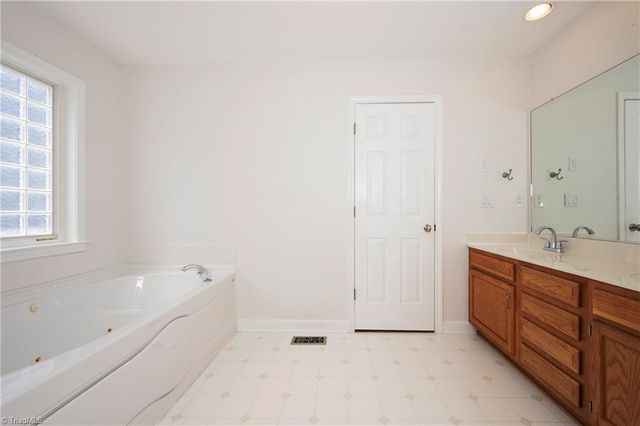 175 Millers Crossing Court, Winston-salem, NC 27103