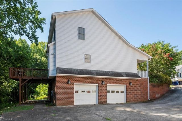 175 Millers Crossing Court, Winston-salem, NC 27103