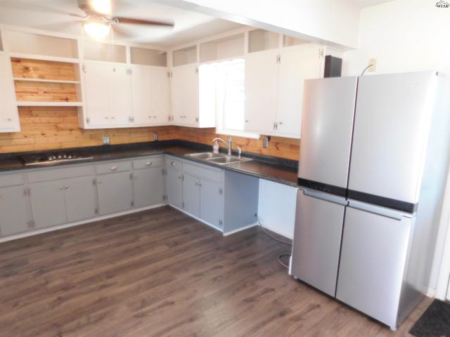 500 S OKLAHOMA CUTOFF, Burkburnett, TX 76354