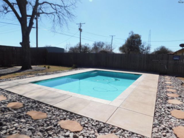 500 S OKLAHOMA CUTOFF, Burkburnett, TX 76354