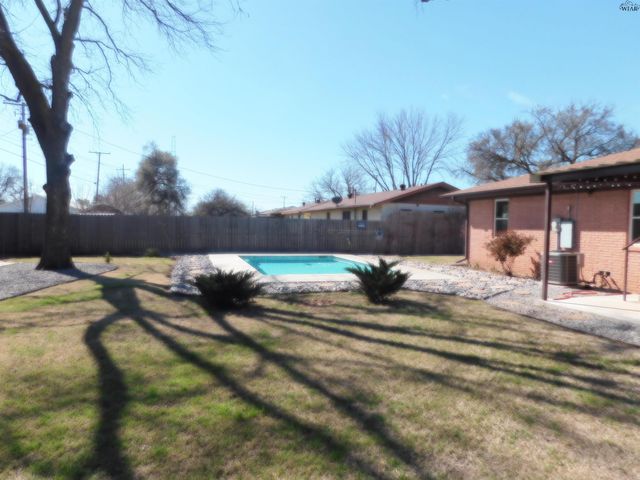 500 S OKLAHOMA CUTOFF, Burkburnett, TX 76354