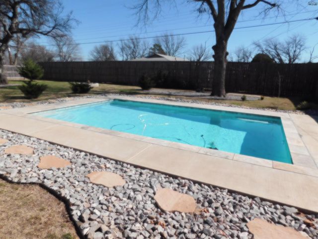 500 S OKLAHOMA CUTOFF, Burkburnett, TX 76354