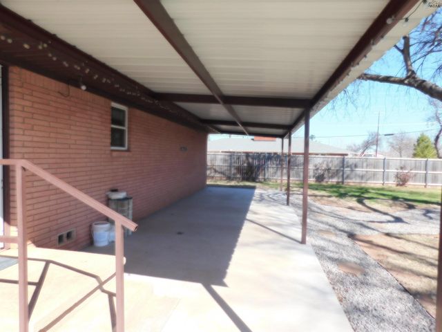 500 S OKLAHOMA CUTOFF, Burkburnett, TX 76354