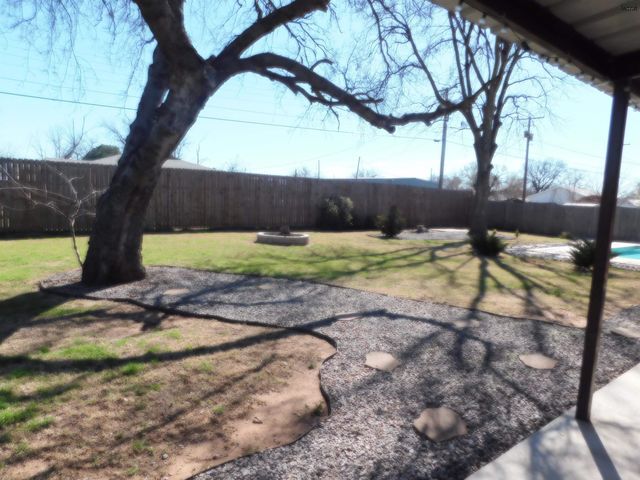 500 S OKLAHOMA CUTOFF, Burkburnett, TX 76354