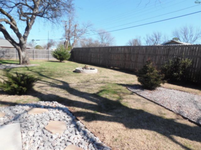 500 S OKLAHOMA CUTOFF, Burkburnett, TX 76354