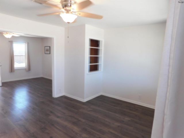 500 S OKLAHOMA CUTOFF, Burkburnett, TX 76354