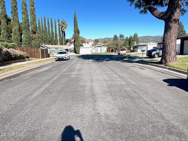 4881 Muirwood Court E, Simi Valley, CA 93063