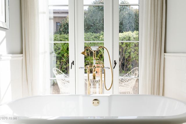 5635 E LINCOLN Drive 60, Paradise Valley, AZ 85253