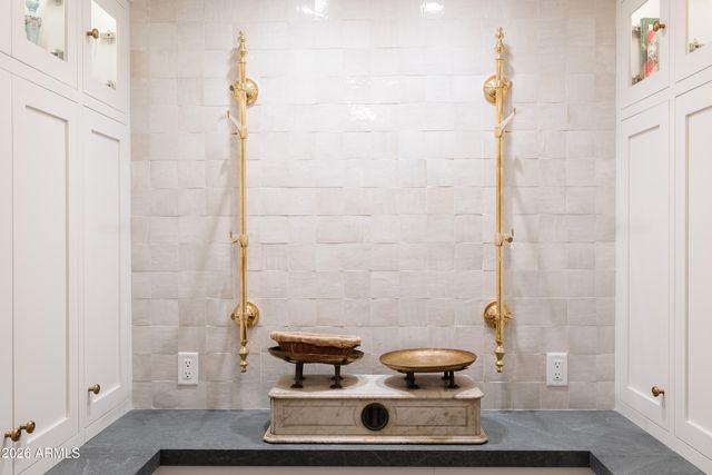 5635 E LINCOLN Drive 60, Paradise Valley, AZ 85253