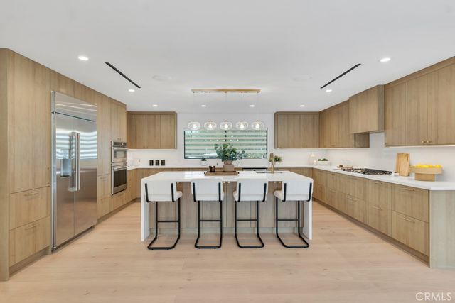 5330 Dubois Avenue, Woodland Hills, CA 91367
