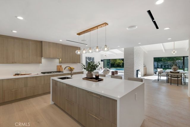5330 Dubois Avenue, Woodland Hills, CA 91367