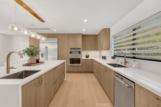 5330 Dubois Avenue, Woodland Hills, CA 91367