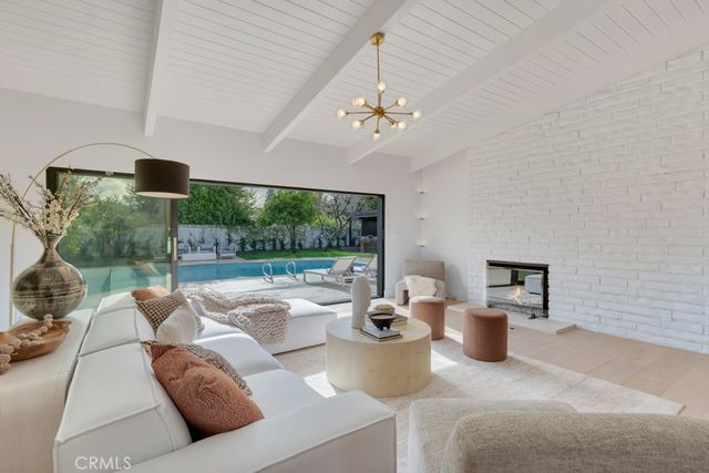 5330 Dubois Avenue, Woodland Hills, CA 91367
