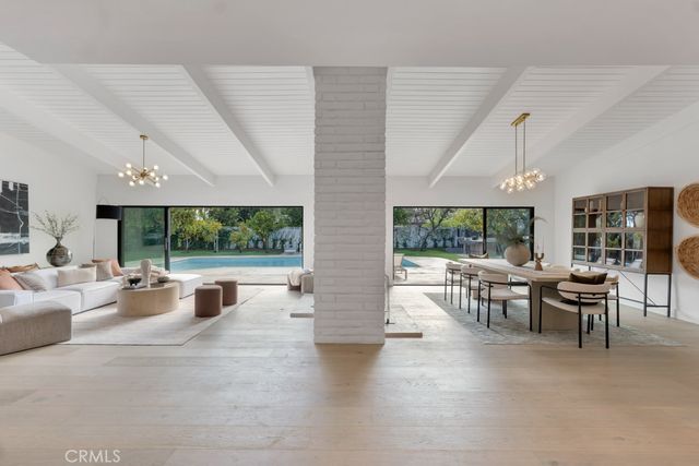 5330 Dubois Avenue, Woodland Hills, CA 91367