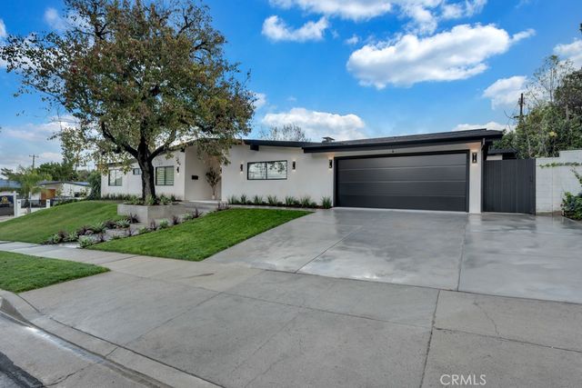 5330 Dubois Avenue, Woodland Hills, CA 91367