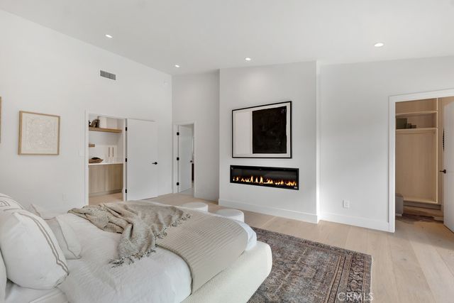 5330 Dubois Avenue, Woodland Hills, CA 91367