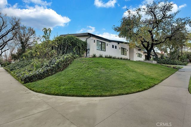 5330 Dubois Avenue, Woodland Hills, CA 91367