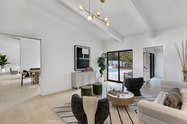 5330 Dubois Avenue, Woodland Hills, CA 91367