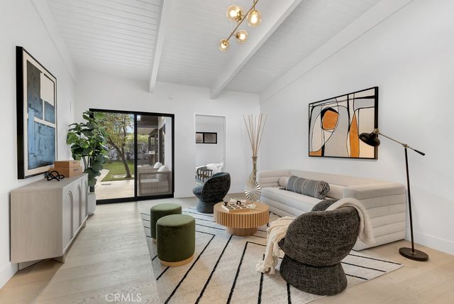 5330 Dubois Avenue, Woodland Hills, CA 91367