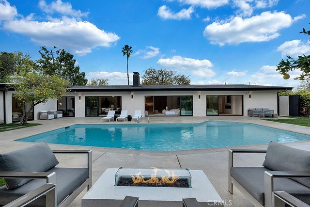5330 Dubois Avenue, Woodland Hills, CA 91367