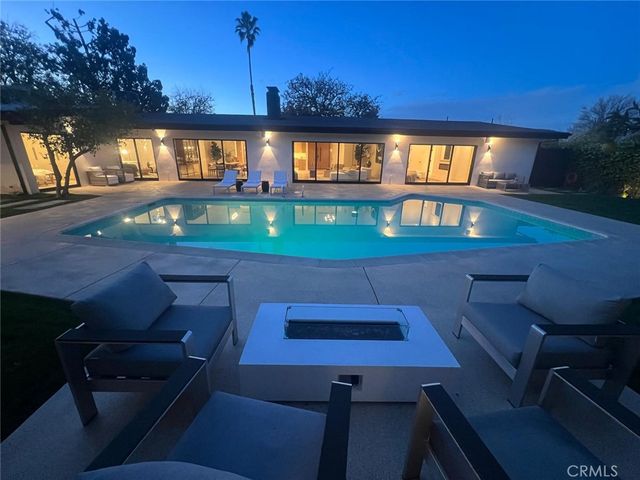 5330 Dubois Avenue, Woodland Hills, CA 91367