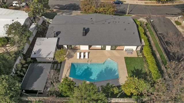 5330 Dubois Avenue, Woodland Hills, CA 91367