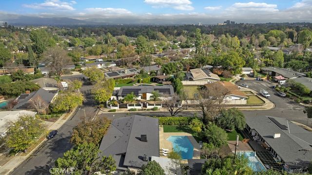 5330 Dubois Avenue, Woodland Hills, CA 91367