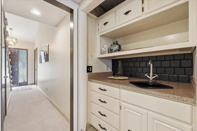 5226 NAVAJO Street, Council Bluffs, IA 51501