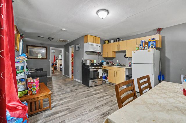 205 S Main Street, Bonham, TX 75418