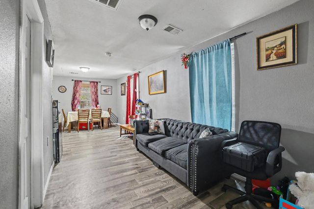 205 S Main Street, Bonham, TX 75418