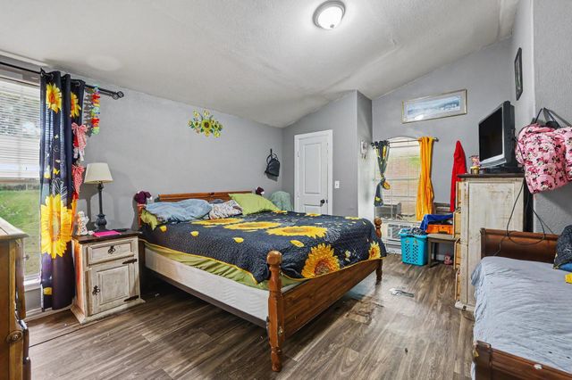 205 S Main Street, Bonham, TX 75418